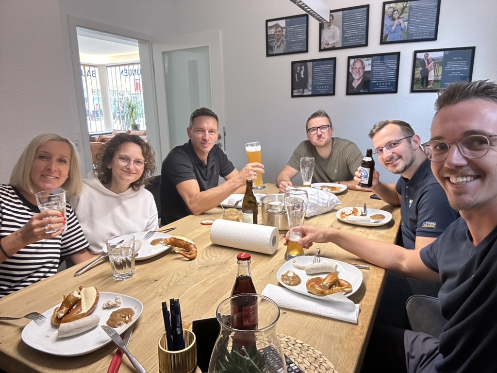 Weißwurstfrühstück im Büro. Weil's einfach dazugehört.